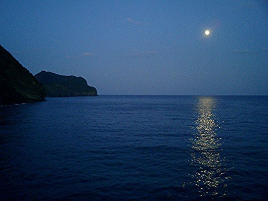 月夜の黒島灯台